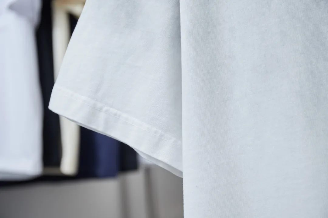 🅿️220 Ch*ome Hearte 25SS early spring new style, short-sleeved Croix heart diamonds, light luxury, essential item for daily commuting for men and women, correct version, comparison welcome, detailed features · 280g 100% pure cotton double yarn jersey fabric · Custom dyed in the same vat, special thickened 32 pieces double-stranded 1X1 thread · Imported Australian matte pearlescent diamonds ➕ thick letter logo · Ready-made garments made of piece dyeing Then do the faded fried snowflake process, then wash it to make it look old · General washing to improve the effect · Double needle stitching and cross-stitch process · Original main mark, washed tag, brand moisture-proof paper packaging Color: black/white Size: S/M/L/XL
